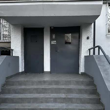 Location 2 Bedrooms Apartment *